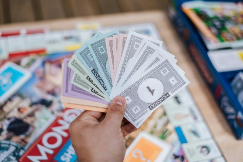 App displaying pie charts and bar graphs analyzing spending patterns by category