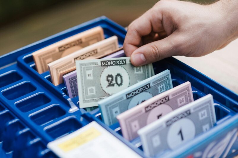 App interface showing progress bars for savings goals like 'Emergency Fund' or 'Vacation'