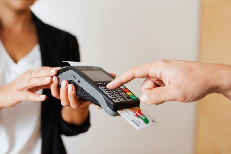 Arrow showing money transfer into a newly opened bank account symbol